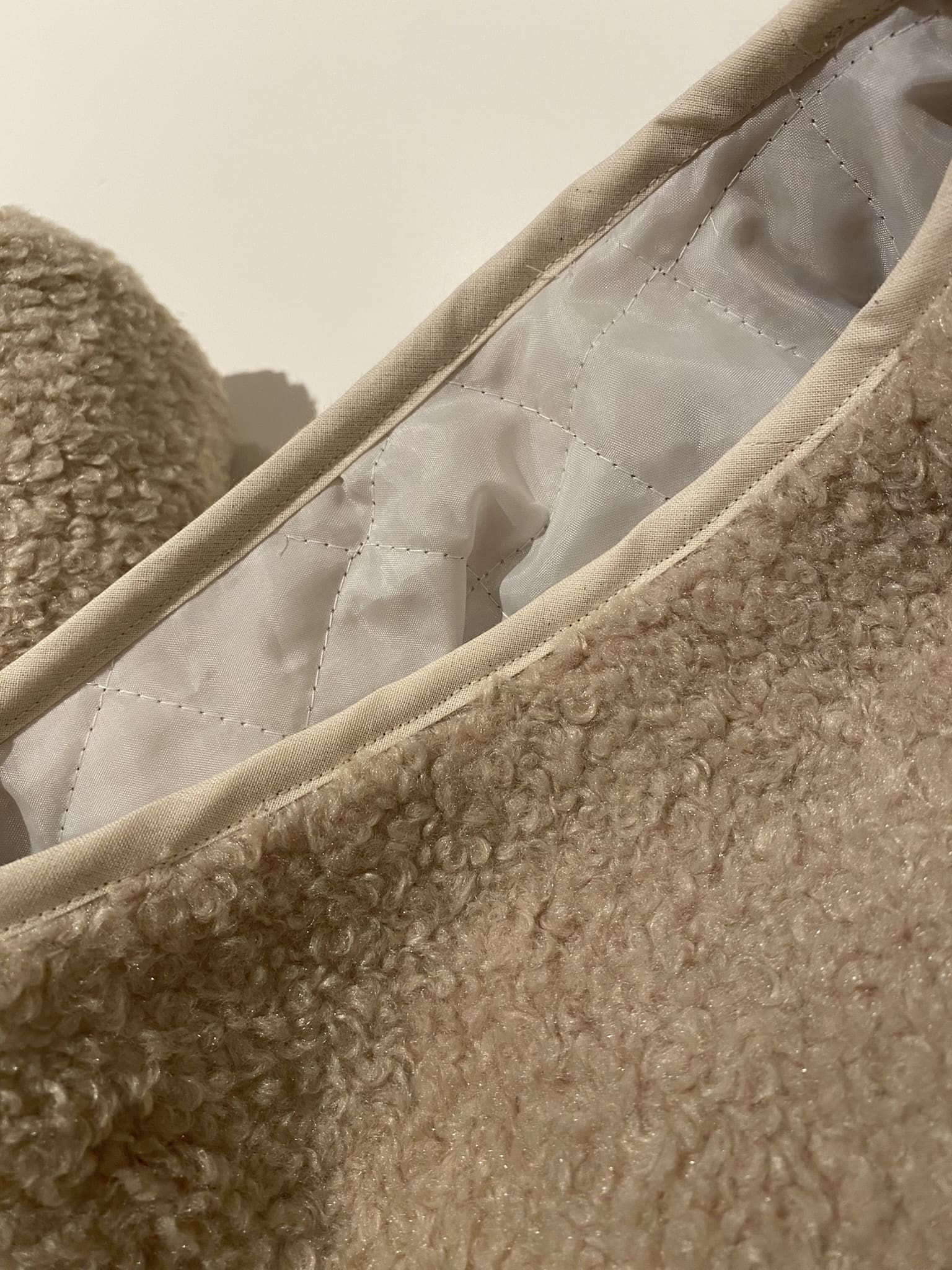 Eine kuschelig weiche, ärmellose Nala-Weste